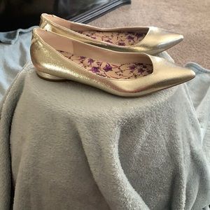 Stylish pointed toe gold flats